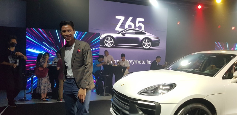 Chia sẻ về quyết định lựa chọn Porsche Macan, Quế Ngọc Hải cho biết: “Thực sự đó là sở thích và đam mê. Tôi đã tìm hiểu về thương hiệu Porsche trong thời gian khá dài. Ngoài bản thân tôi thì vợ của tôi cũng là người rất thích các dòng xe hạng sang thể thao của Porsche. Vì vậy, tôi đã quyết định mua cho bản thân và gia đình mình một chiếc Porsche Macan”.