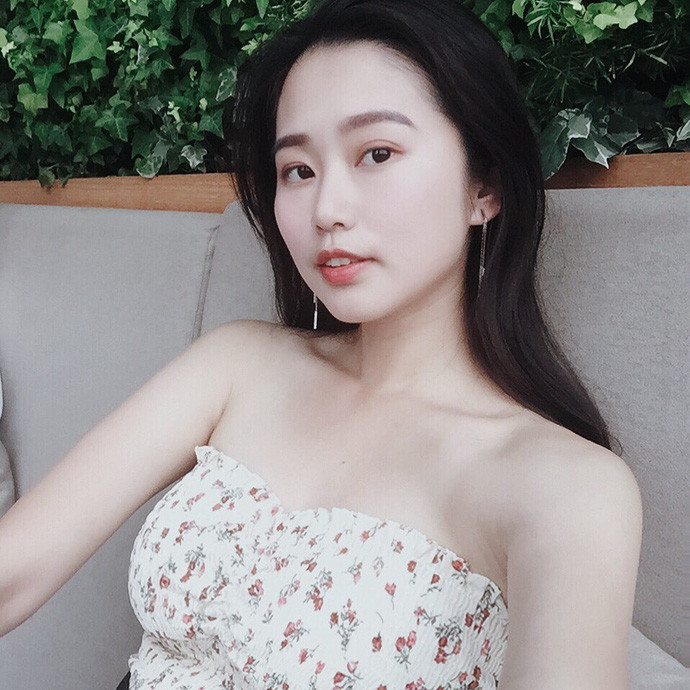 Gương mặt khả ái và thân hình cân đối, nữ bác sĩ thú y Huang Roxi liên tục chiếm sóng trên MXH không chỉ tại Trung Quốc mà còn là các quốc gia lân cận, trong đó có Việt Nam.