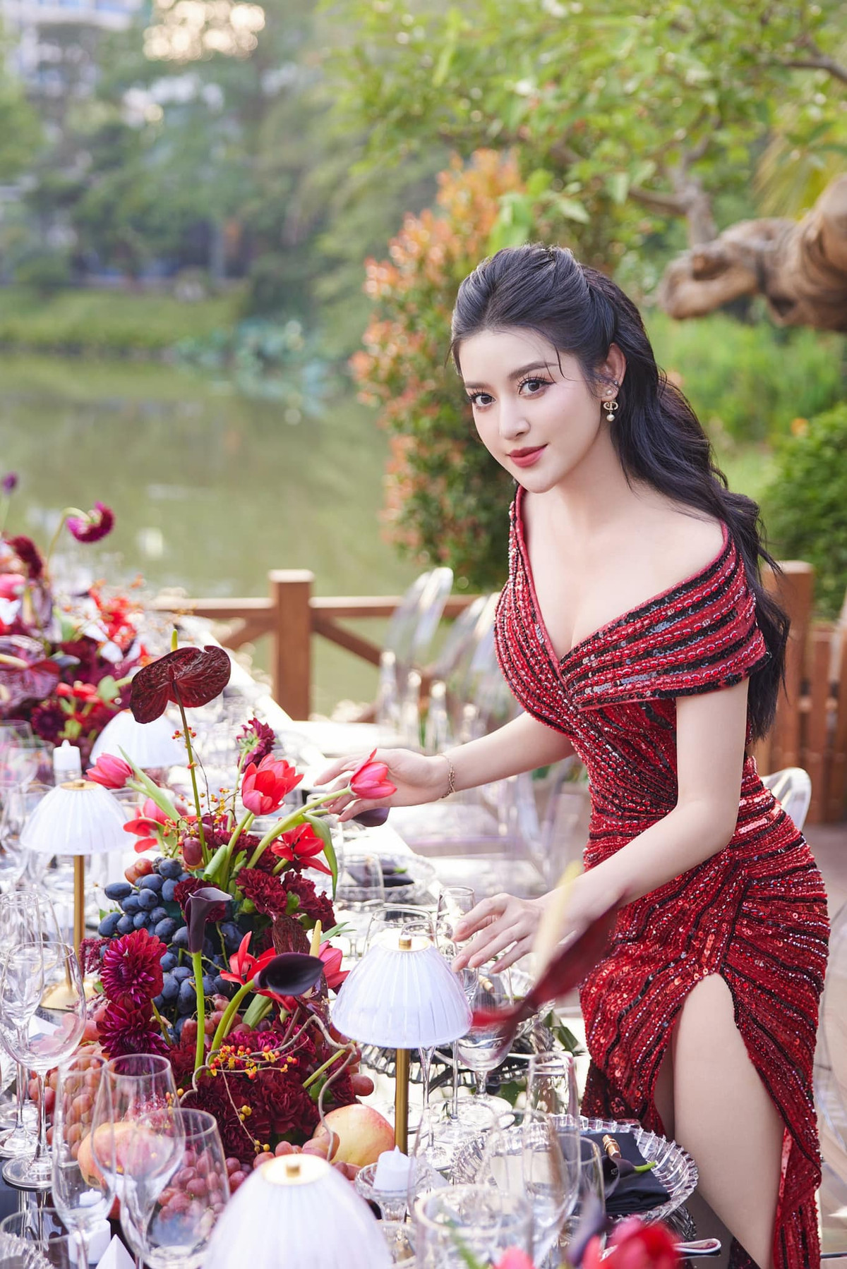 Nàng hậu hiện đã lui về ở ẩn, tập trung phát triển công việc biên tập viên kiêm MC.