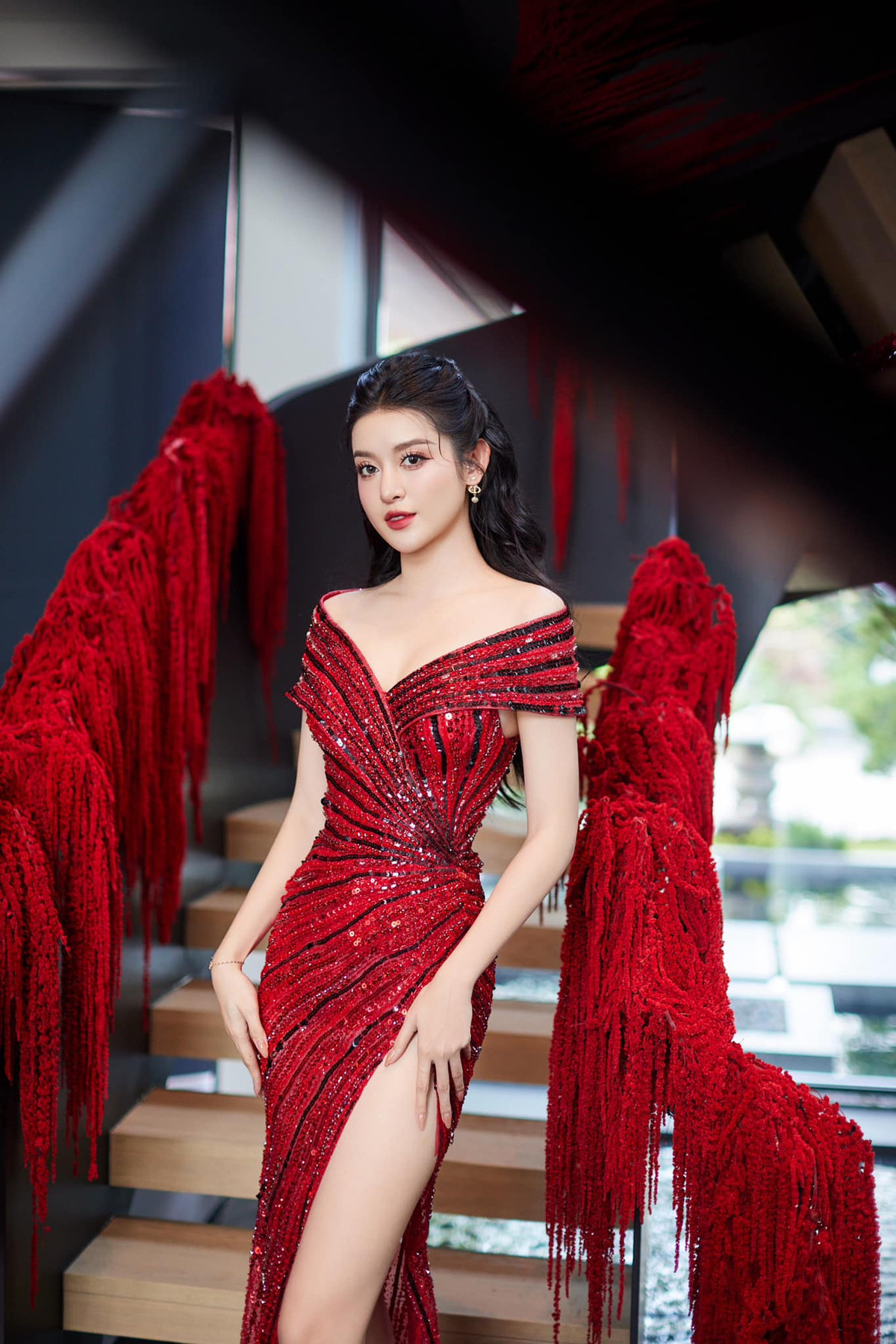 Trước những lời đồn thổi về chuyện tình cảm, Á hậu Huyền My giữ im lặng, không đưa ra phản hồi.