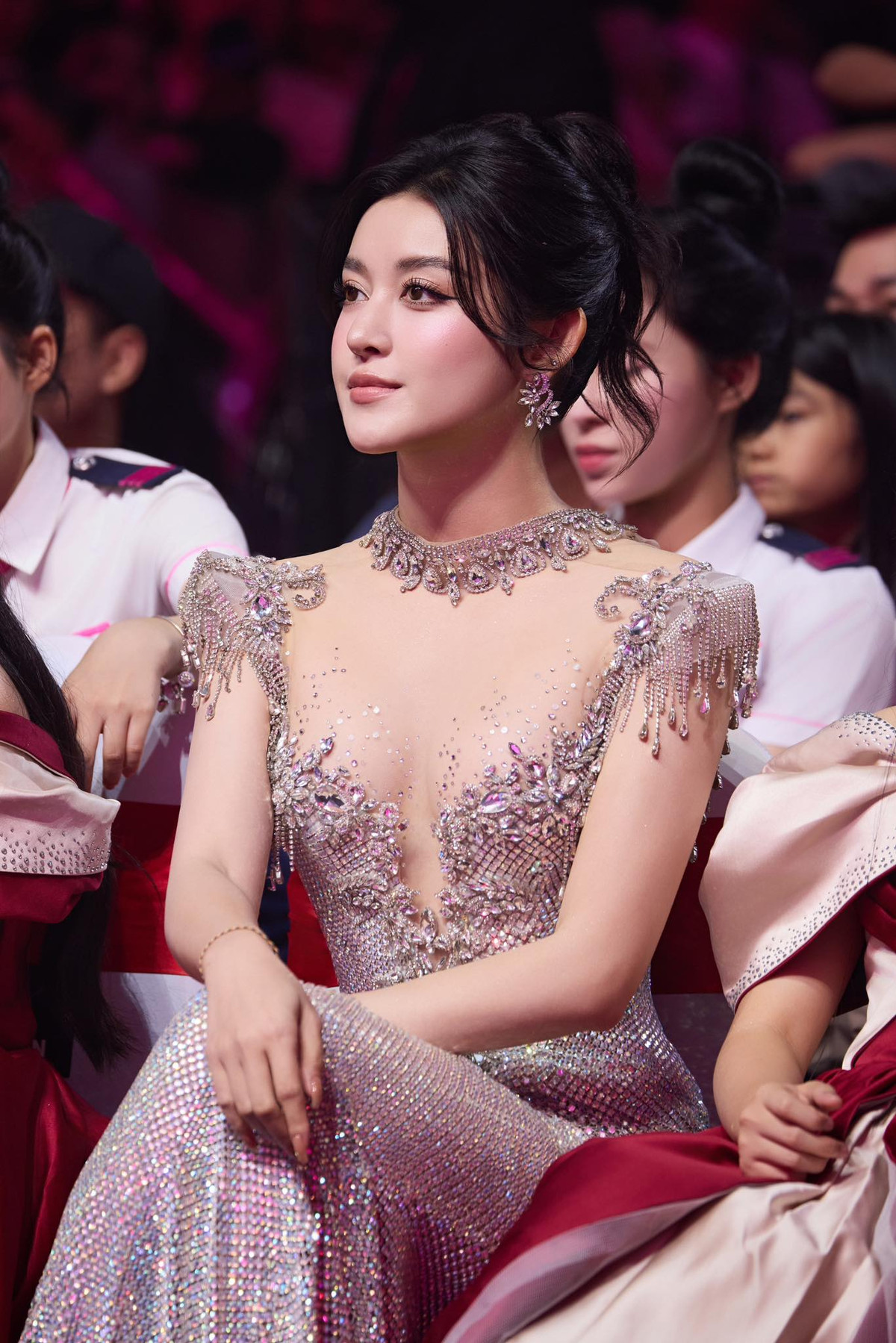 Nàng hậu đã lấy lại phong độ về sắc vóc sau một thời gian dài tăng cân, ngoại hình trở nên tròn trịa thấy rõ.