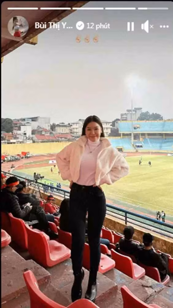 Trong số các nàng wags (vợ, bạn gái cầu thủ), Yến Xuân là người ít xuất hiện ở các sự kiện, hay những nơi tụ hội giới trẻ. Cô sống khá trầm lặng, chỉ tập trung vào công việc huấn luyện viên thể hình online.