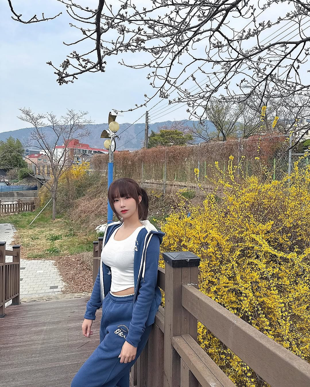 Nhờ sự nhanh trí của fan, CoCo đã thoát khỏi một tình huống nguy hiểm. Tuy nhiên, đây cũng là bài học đắt giá để cô và nhiều streamer khác cân nhắc kỹ lưỡng hơn trong cách xây dựng nội dung, tránh lặp lại những sai lầm không đáng có trong tương lai.