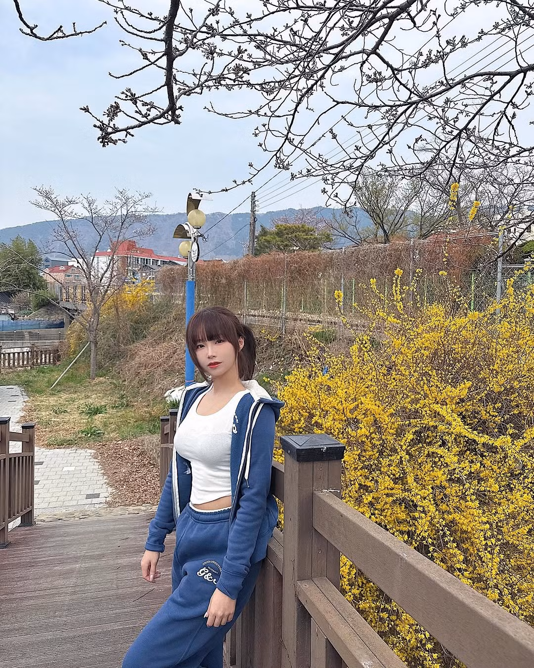 Nhờ sự nhanh trí của fan, CoCo đã thoát khỏi một tình huống nguy hiểm. Tuy nhiên, đây cũng là bài học đắt giá để cô và nhiều streamer khác cân nhắc kỹ lưỡng hơn trong cách xây dựng nội dung, tránh lặp lại những sai lầm không đáng có trong tương lai.