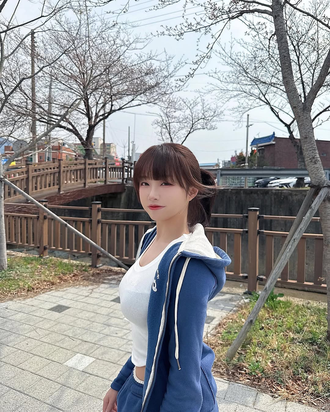 May mắn thay, CoCo nhanh chóng nhận ra sai lầm và kịp thời dừng lại trước khi sự việc đi quá xa. Nếu không, kênh livestream của cô gần như chắc chắn sẽ bị cấm, ảnh hưởng nghiêm trọng đến sự nghiệp.