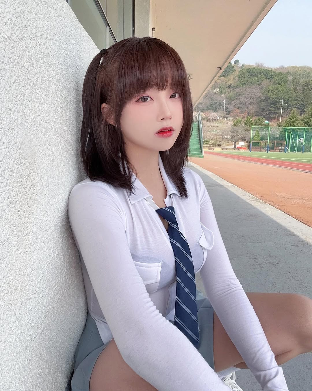 Nhận thấy tình huống bất thường, khán giả ngay lập tức gửi hàng loạt tin nhắn cảnh báo CoCo dừng lại.