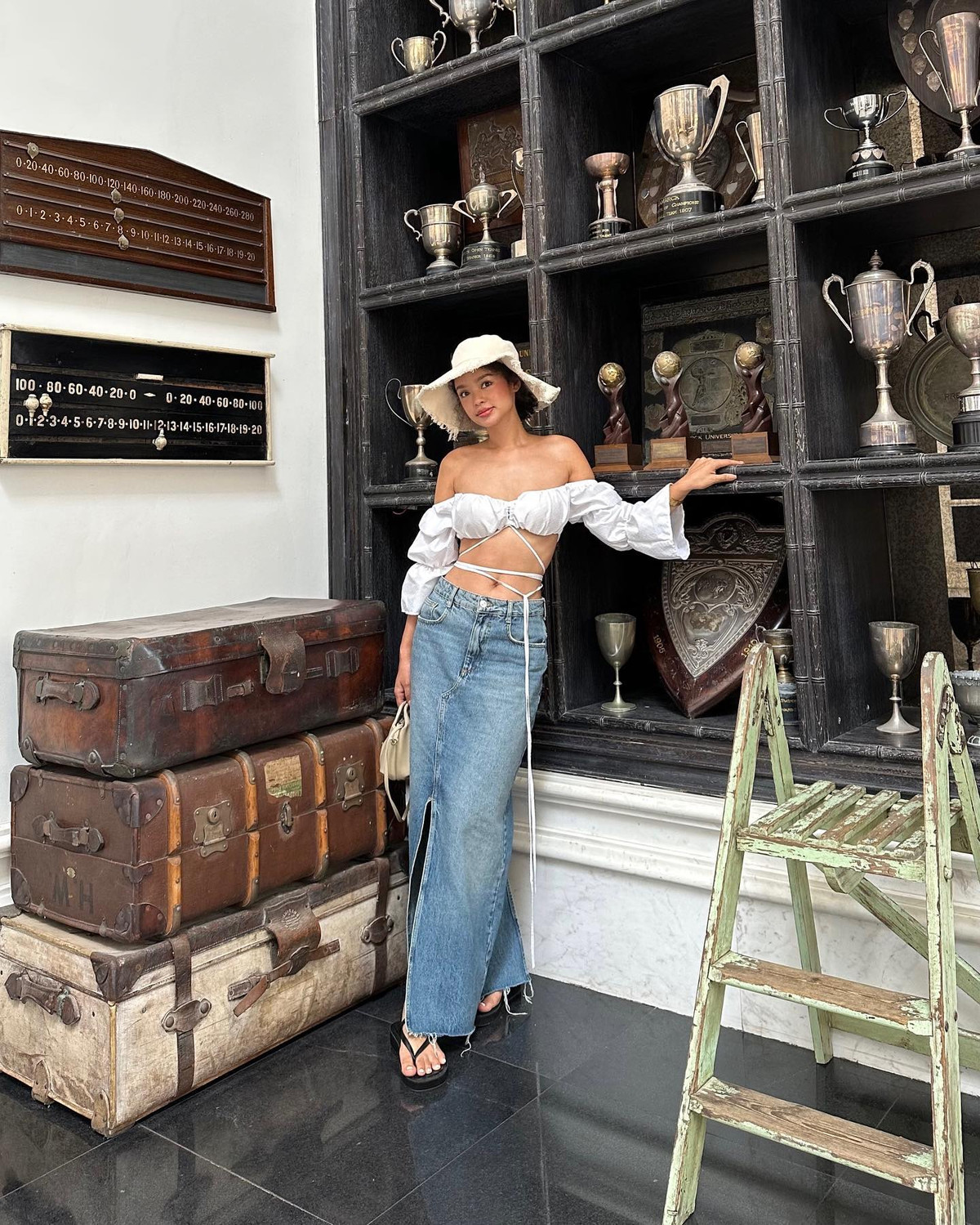 Ở ngoài đời, Như Mỹ có phong cách gợi cảm, quyến rũ. Với lợi thế ngoại hình, cô nàng thoải mái diện các thiết kế hở eo, khoe body thon gọn.