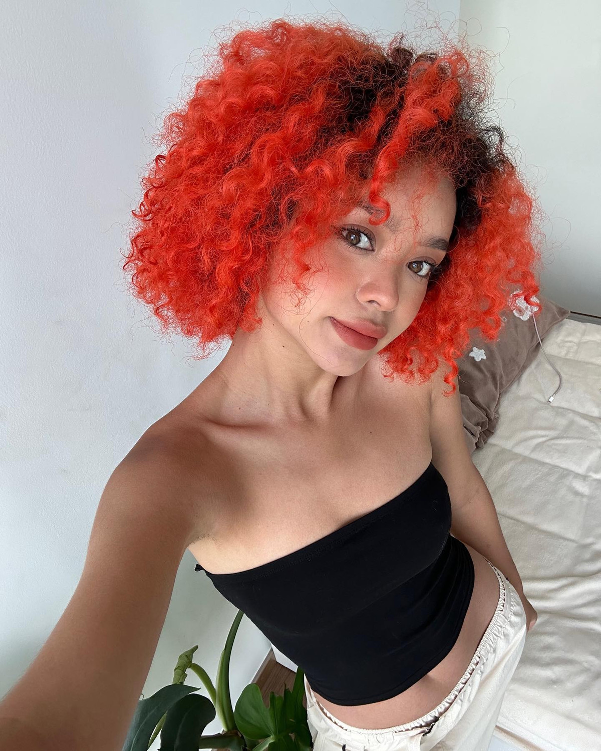 Xuất hiện trên sân khấu Rap Việt, Như Mỹ gây ấn tượng với vẻ ngoài cá tính, sắc sảo cùng mái tóc xù nổi bật.