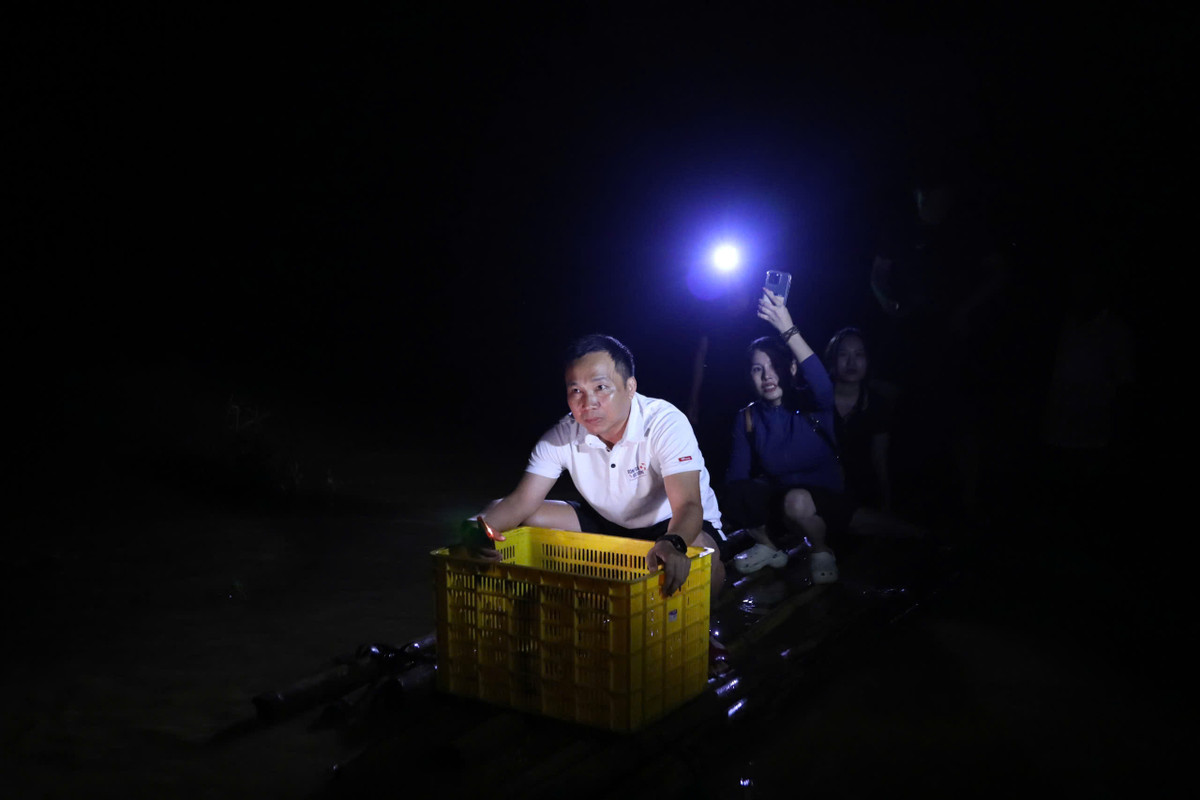 Theo tìm hiểu, ngoài Triệu Mộc Trinh đoàn đi cùng còn có sự chung tay ủng hộ của CLB PTH (CLB phóng viên thể thao trẻ Hà Nội) và Nhóm thiện nguyện Học viện chính trị Bộ Quốc Phòng.