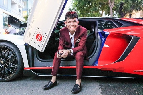 Minh Nhựa cũng chính là con trai duy nhất của ông Phạm Văn Mười - Tổng giám đốc Công ty Nhựa Long Thành và là người kế thừa để phát triển doanh nghiệp này.