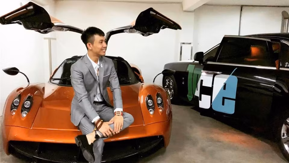 Thay vì đắn đo xem nên mua xe nào, Minh Nhựa mua hẳn luôn 3 chiếc xe cùng 1 thương hiệu về nhà cho đỡ mất công lựa chọn.