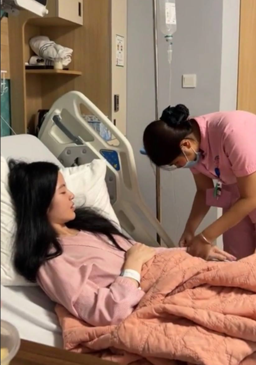 Em gái của Huyền cầm điện thoại, thấy nhiều thông tin tiêu cực nên sợ ảnh hưởng mới đăng video đó lên. Tuy nhiên, bạn ấy cũng không nghĩ khi đăng tải lại nhận nhiều phản ứng trái chiều nên đã xóa video ngay sau đó”.