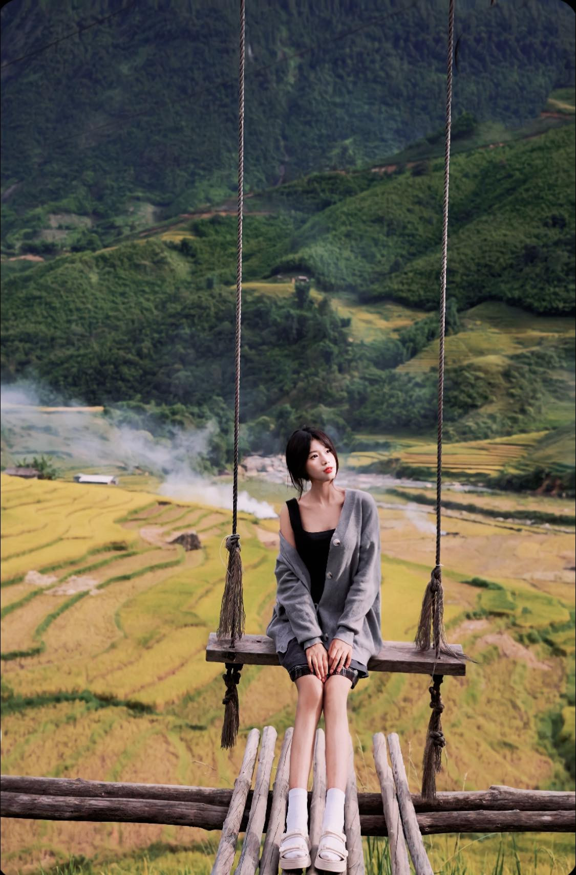 Người đẹp luôn nắm bắt các xu hướng thời trang mới, phối đồ lạ mắt, phù hợp với lứa tuổi.