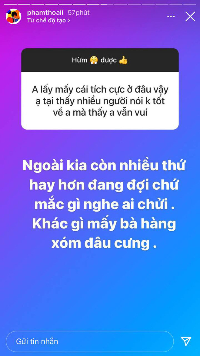 Những quan điểm phân biệt giới tính trên của Phạm Thoại hiện đang gây tranh cãi dữ dội trên cõi mạng. Nhiều ý kiến cũng đã phản bác, chỉ trích Phạm Thoại khi anh cho rằng "việc đàn bà rửa bát là phong tục tập quán của người Việt".