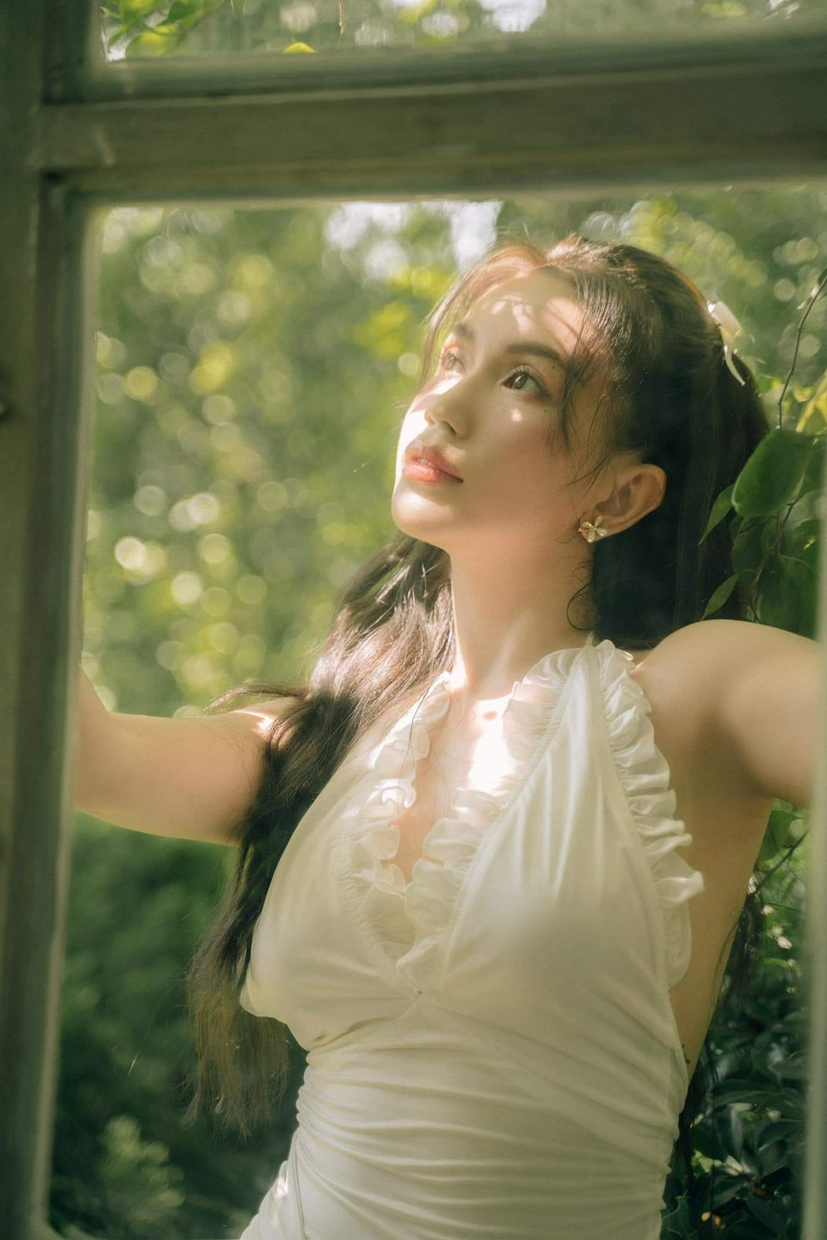 Dần dần tập thành thói quen, mỗi ngày Sĩ Thanh chỉ ăn hai bữa cũng thấy vừa đủ.