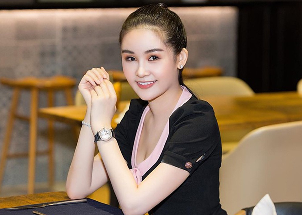 Vừa là một hoa hậu, vừa là một giảng viên đại học, Lê Âu Ngân Anh cũng đã để ý hơn đến từng lời nói, cách ứng xử cũng như việc thể hiện quan điểm của mình.