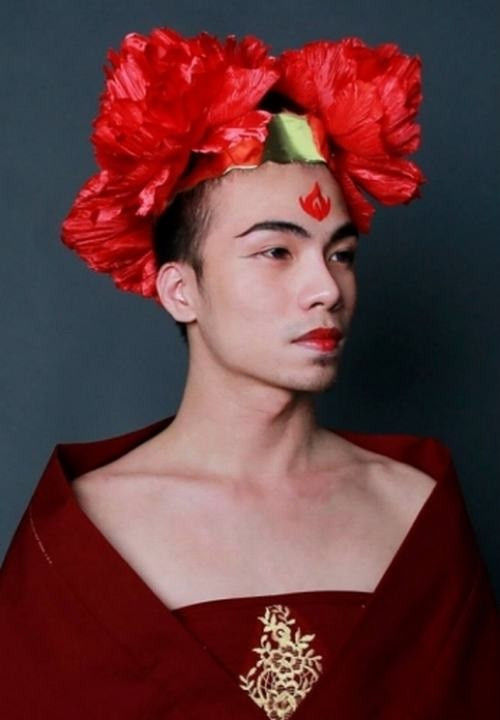 Song, những chiêu trò ấy của Kenny Sang nhanh chóng bị dân mạng lật tẩy. Từ đó, hiện tượng mạng xã hội này cũng dính với cái tên "thánh nổ".