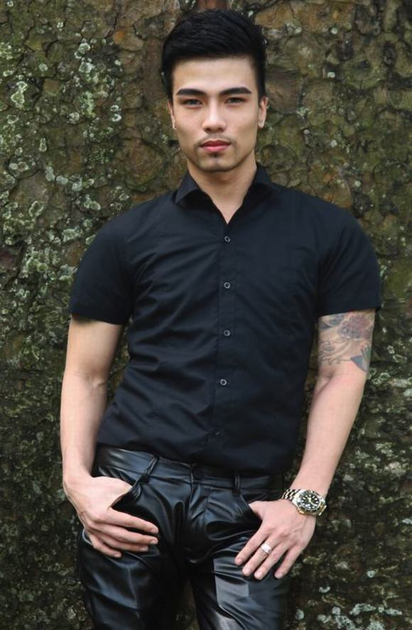 Bên cạnh những bình luận nhắc nhở, nhiều dân mạng mong Kenny Sang kể rõ đầu đuôi câu chuyện.