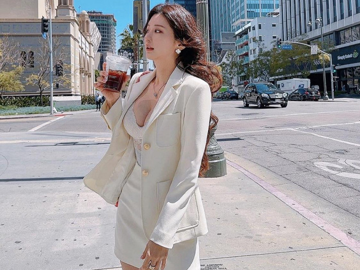 Yoo Jin đăng tải nhiều clip tập luyện tại phòng gym trên trang cá nhân và tiết lộ một số bài tập mà cô thường áp dụng.