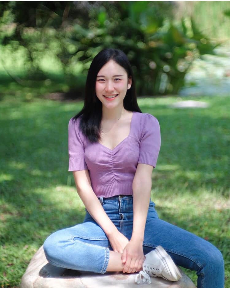 Panchanok khoe đường cong nuột nà, vòng một đẫy đà và chiếc eo nhỏ nhắn không chút mỡ thừa với đồ tắm hai mảnh màu đen.