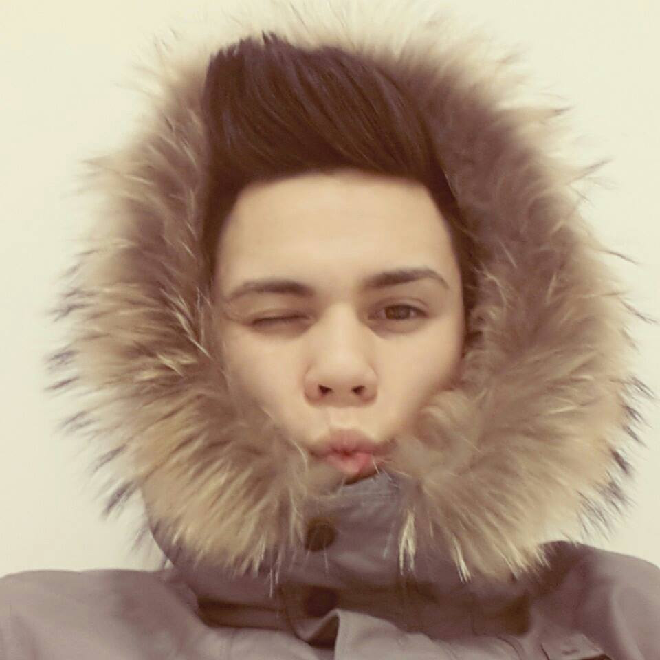 Trên trang cá nhân, nhan sắc của Adriano Schmidt gây hứng thú với nhiều fan của bóng đá.