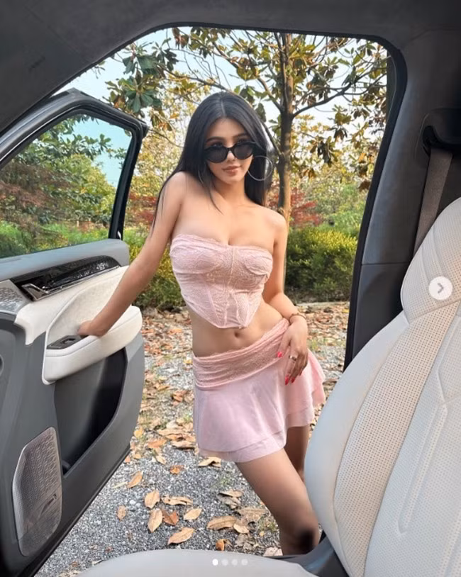 Để có được body chuẩn chỉnh như hiện tại, người đẹp đã tích cực ăn kiêng và luyện động.