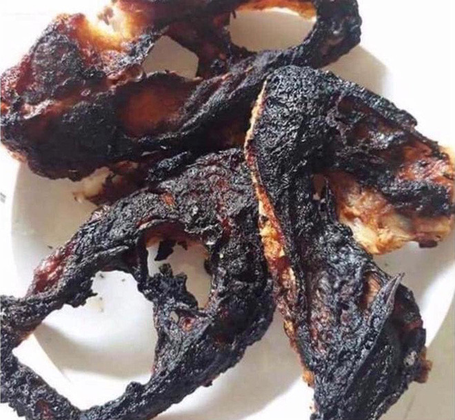 Theo nhiều netizen, cô gái nên khéo léo hơn nữa vì những con lươn vô cùng trơn, khó giữ. Làm như này chỉ rước thêm khổ vào người.