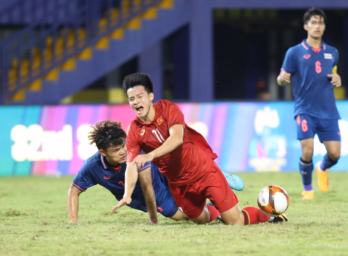 Hoa Thai Lan, U22 Viet Nam gap Indonesia o ban ket SEA Games 32