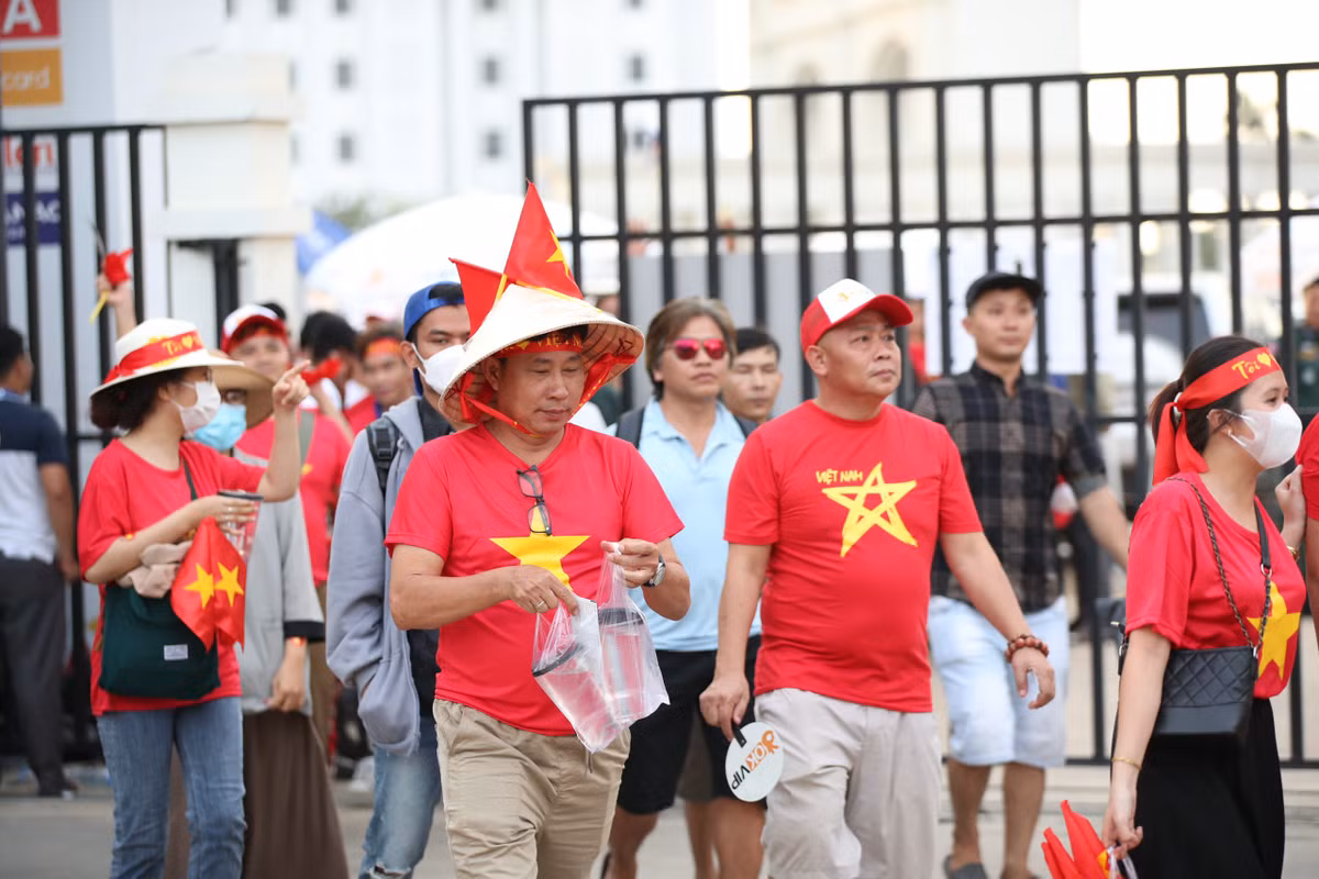 Hoa Thai Lan, U22 Viet Nam gap Indonesia o ban ket SEA Games 32-Hinh-14