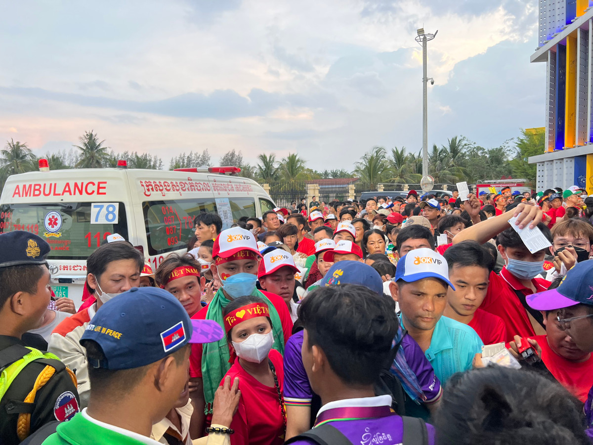 Hoa Thai Lan, U22 Viet Nam gap Indonesia o ban ket SEA Games 32-Hinh-16