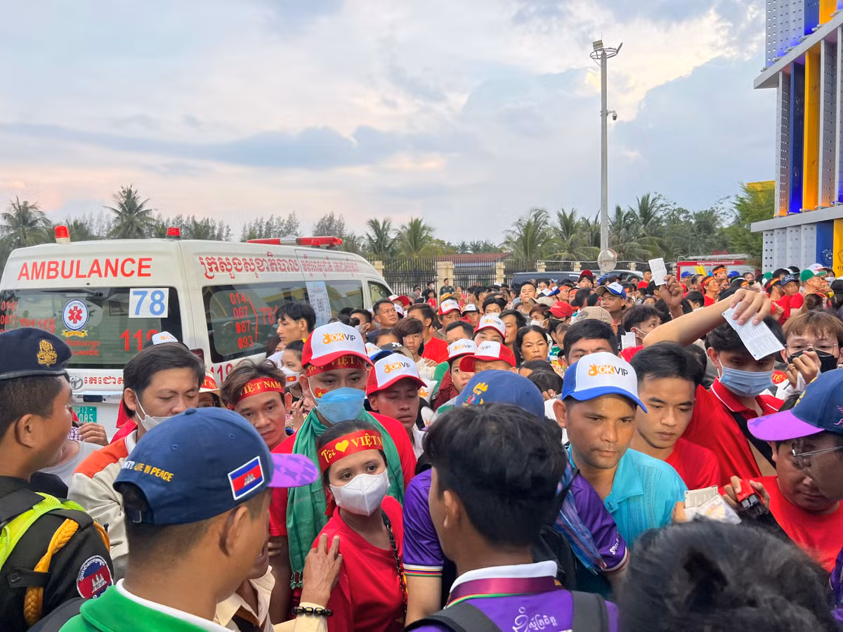 Hoa Thai Lan, U22 Viet Nam gap Indonesia o ban ket SEA Games 32-Hinh-16