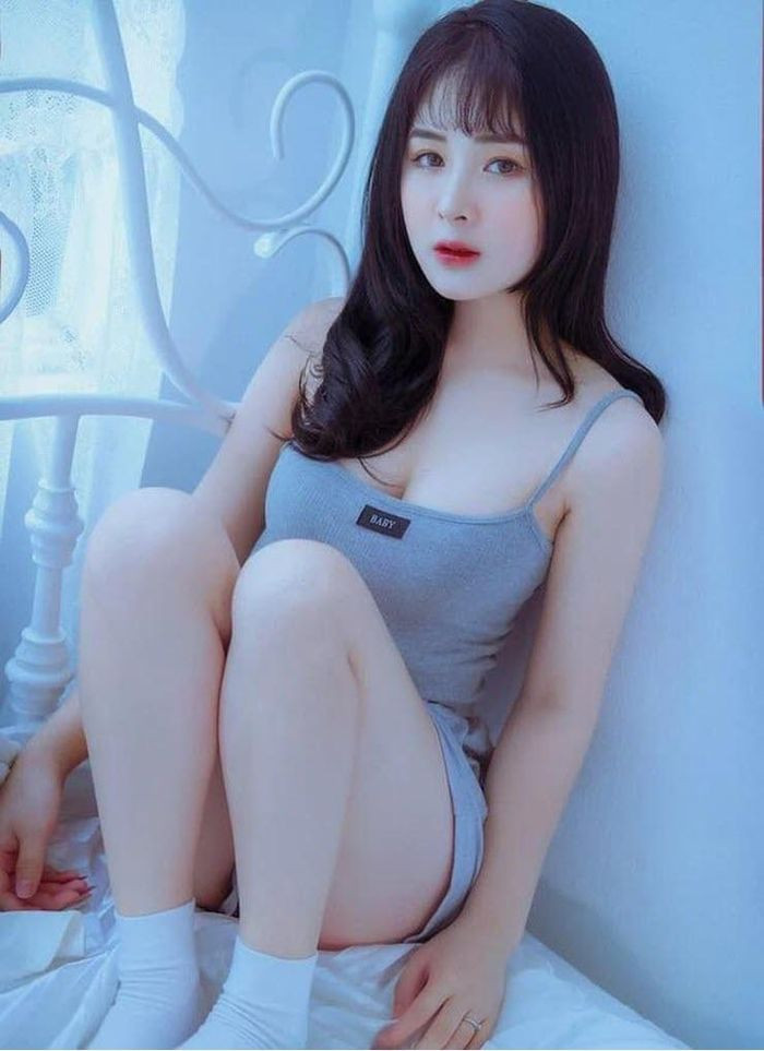 Cư dân TikTok chắc hẳn đã quá quen thuộc với Quỳnh Alee, một nữ TikToker sở hữu gương mặt xinh xắn, đặc biệt là thân hình vô cùng nóng bỏng.