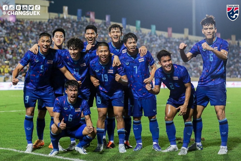 Các cầu thủ Thái Lan thể hiện quyết tâm.