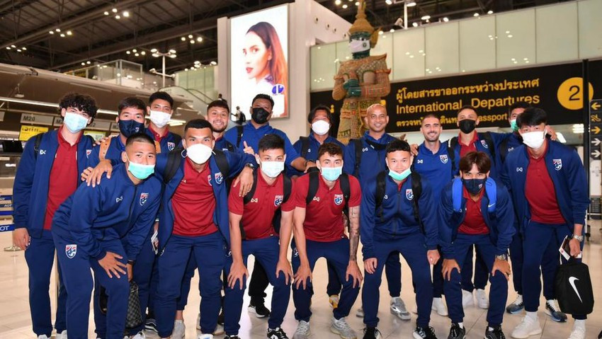 U23 Thái Lan bay đến Tashkent với 18 cầu thủ, do bốn cầu thủ còn bận khoác áo tuyển Thái Lan đá giao hữu với Bahrain rồi sang sau.