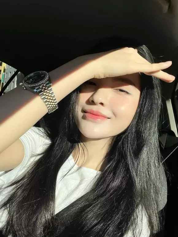 Nhiều người đoán đây là đồ đôi minh chứng tình yêu của Quang Hải và Chu Thanh Huyền.