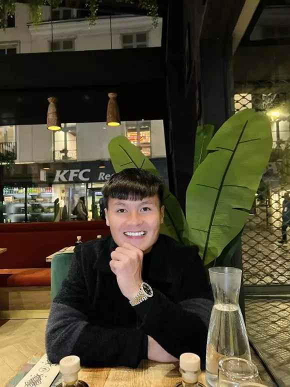 Kể từ ngày thi đấu trong màu áo CLB ở Pháp, Quang Hải rất siêng cập nhật ảnh mới trên trang cá nhân.