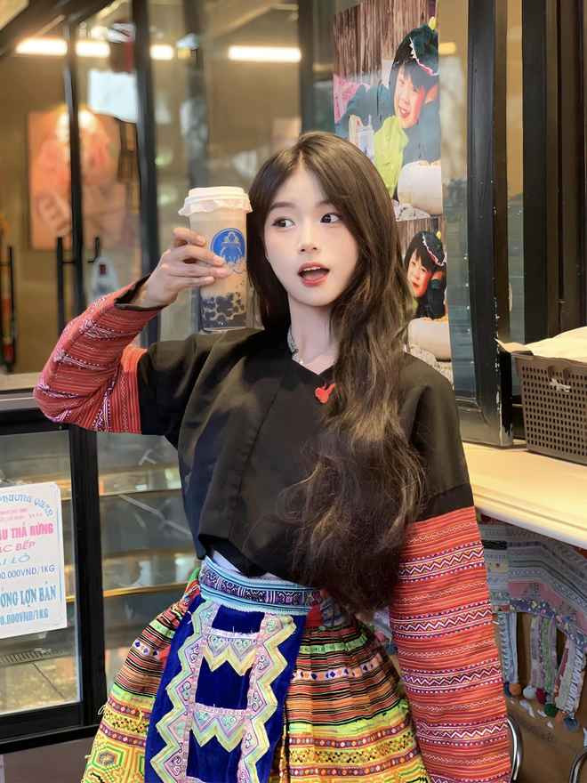 Bên cạnh những thuận lợi, suôn sẻ, chuyện gặp phải khách "bom" tuy không mới nhưng vẫn khiến cô nàng TikToker này hốt hoảng một phen.