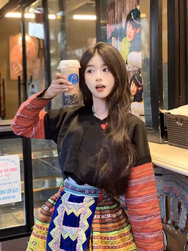 Bên cạnh những thuận lợi, suôn sẻ, chuyện gặp phải khách "bom" tuy không mới nhưng vẫn khiến cô nàng TikToker này hốt hoảng một phen.