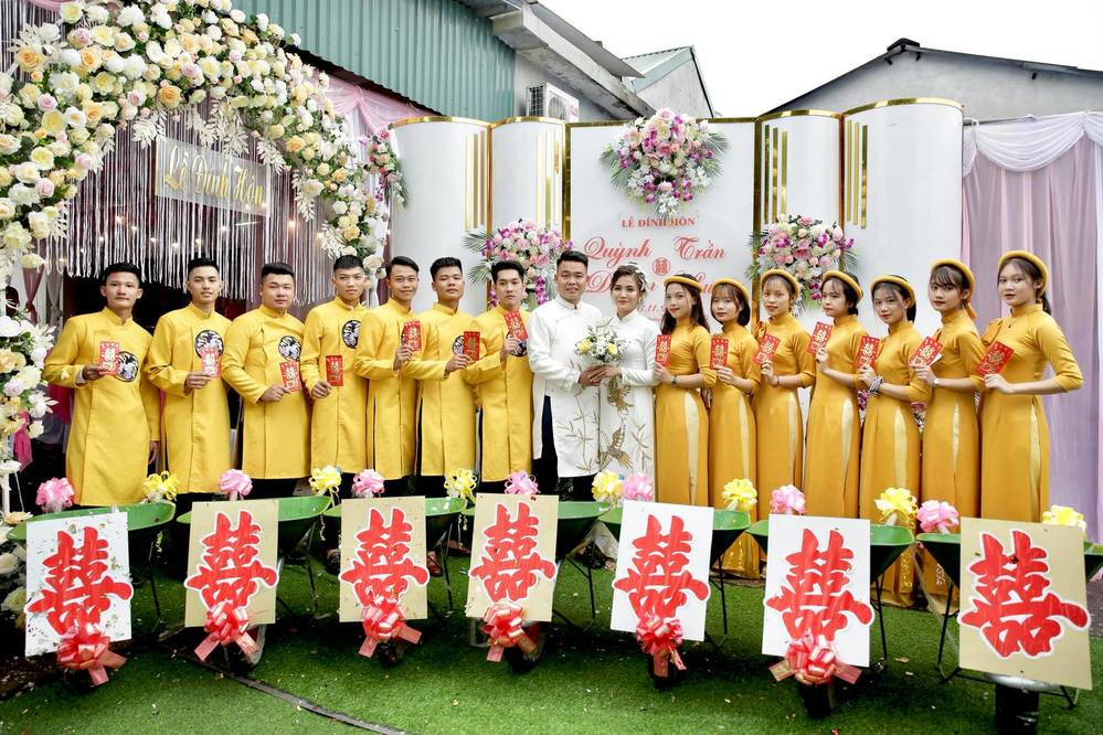 Được biết, đây là đám ăn hỏi của chú rể Trần Khương (SN 1991) và cô dâu Quỳnh Duyên (SN 1997).