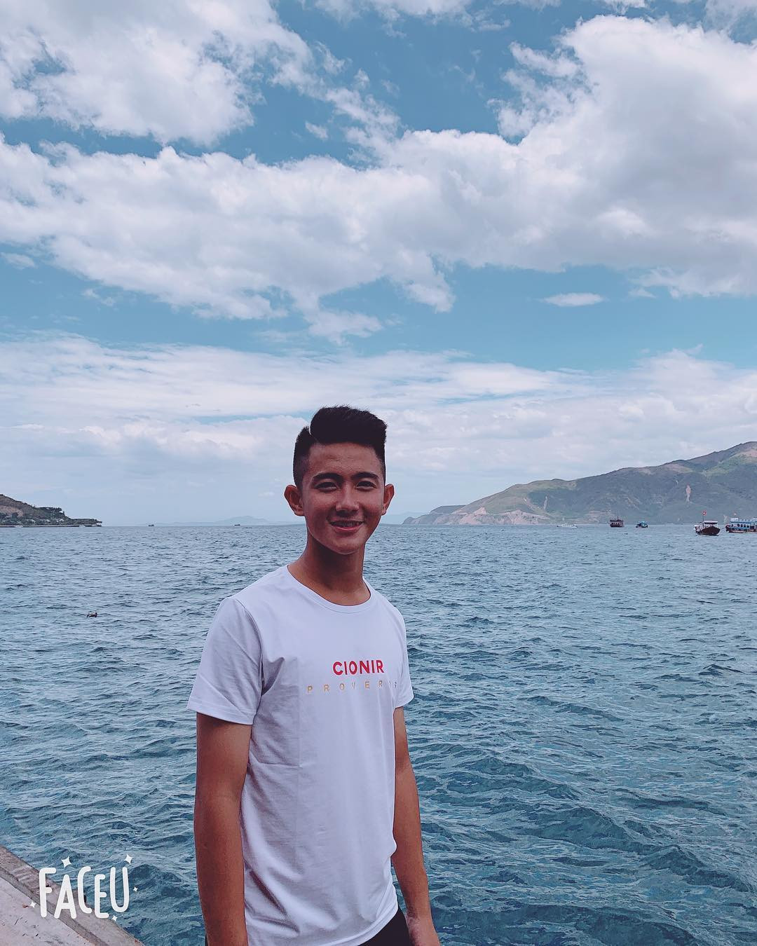 Cùng ngắm một số hình ảnh đẹp trai như idol của Nguyễn Văn Sơn.