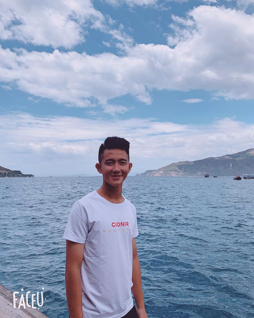 Cùng ngắm một số hình ảnh đẹp trai như idol của Nguyễn Văn Sơn.