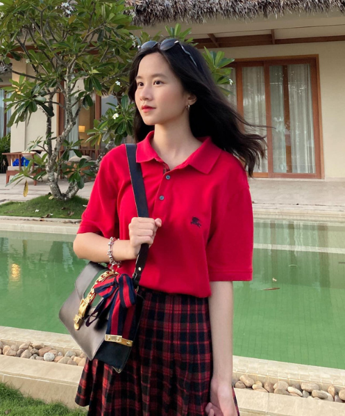 Nữ sinh quê Nam Định sở hữu nét đẹp trong sáng, hồn nhiên cùng khuôn mặt đáng yêu, dáng người cao ráo không thua gì các hot girl.