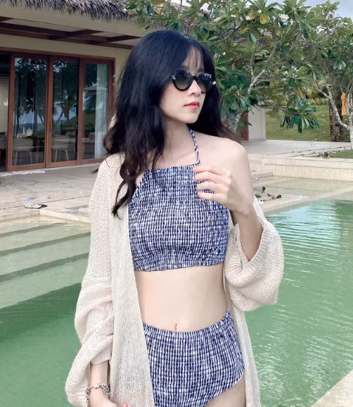 Trà My gây chú ý và ngày càng nổi tiếng nhờ vẻ đẹp và tài năng mà bạn bè đồng lứa hiếm ai sở hữu.