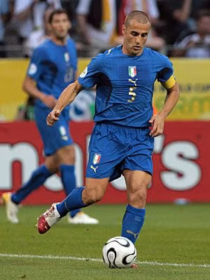 Theo thời gian, Italia đã sản sinh ra nhiều trung vệ nhưng chưa một ai vươn tới đẳng cấp của Cannavaro.