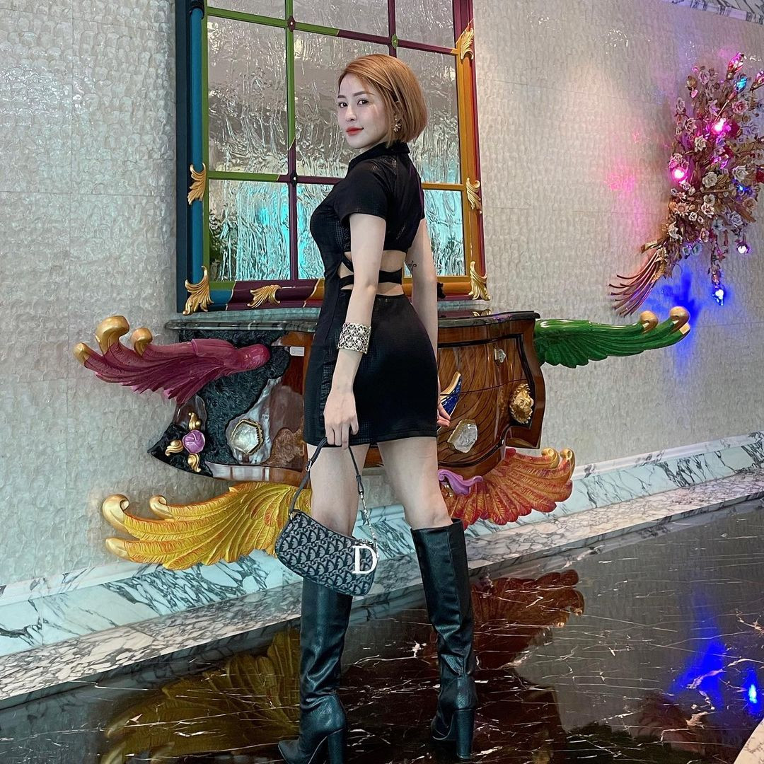 Hot girl Trâm Anh được nhiều người biết đến hơn sau khi tham gia chương trình Nóng cùng World Cup 2018.