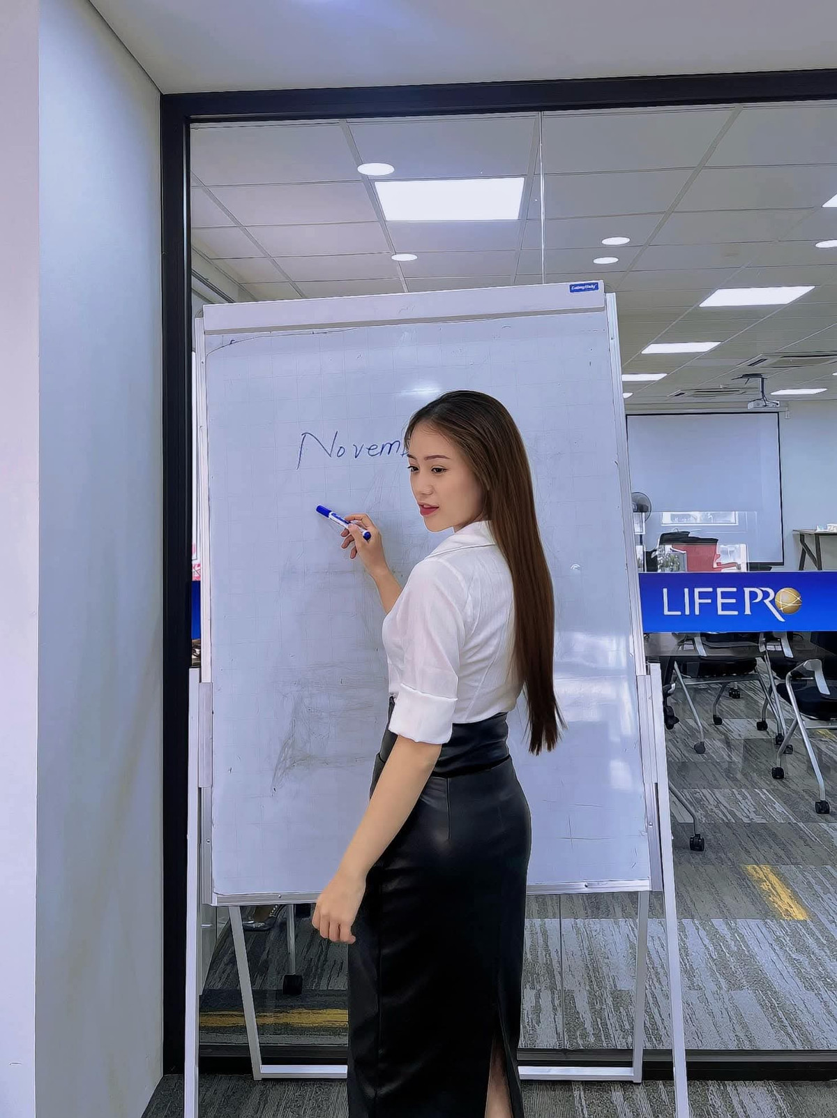 Linh Zuto khiến các fan nam phải thổn thức chẳng khó hiểu. Cô có nhan sắc, thần thái lẫn sự cuốn hút khó cưỡng.