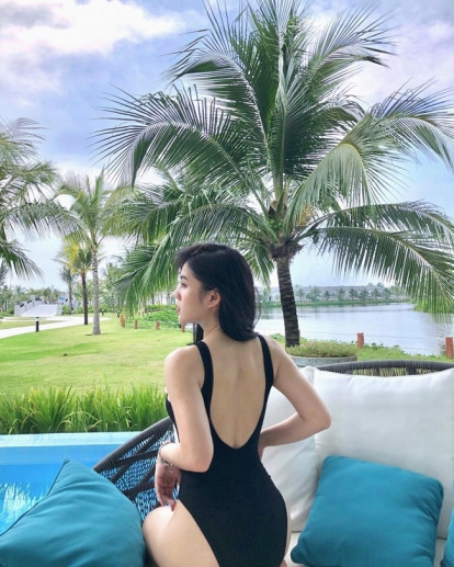 Ở thời điểm nữ MC quay gameshow Trời Sinh Một Cặp mùa 4 (tháng 2/2020), thấy bạn gái vất vả nên Hoàng Nam đã cùng mẹ đi mua sâm về tẩm bổ cho bạn gái.