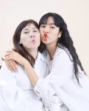 Trước đó, khi bị dân mạng ý kiến vì tính cách công chúa nhõng nhẽo của mình, Khánh Vân đã giải thích bằng đoạn tin nhắn với mẹ.