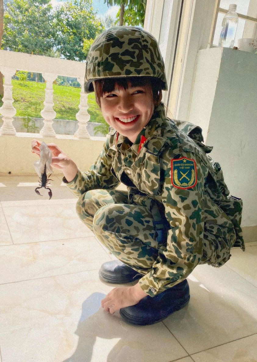 Hot girl Mắt Biếc khoe mẹ siêu lầy, dân tình cười nghiêng ngả Hot girl Mat Biec khoe me sieu lay, dan tinh cuoi nghieng nga