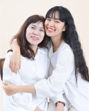 Bản thân Khánh Vân cũng tự thấy ghét điều này nhưng mẹ lại khẳng định: "Con gái thì phải bánh bèo mới dễ thương".